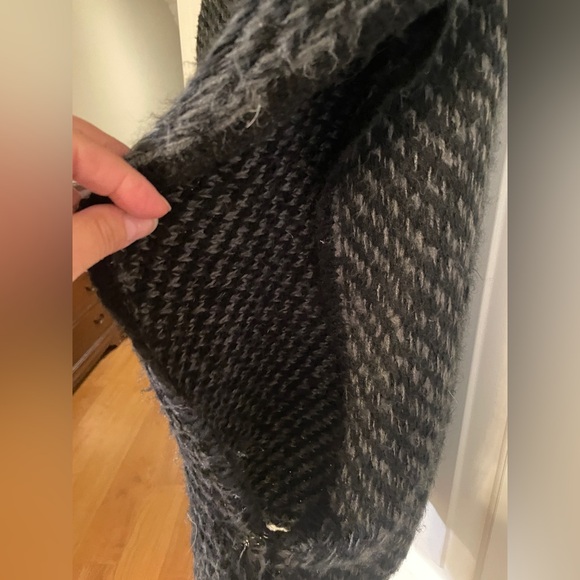 Black and grey shawl - Picture 4 of 4